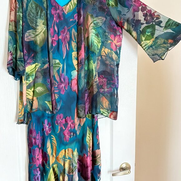 Two Piece Ladies Silk Suit - Picture 4 of 6